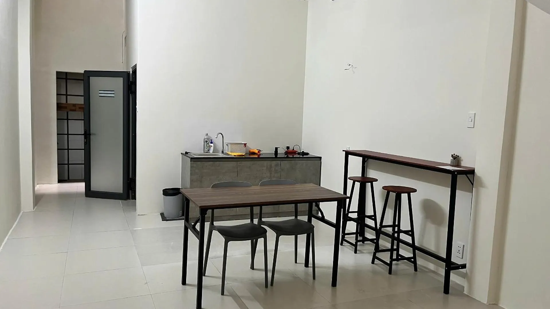 Aparthotel Dan'S Wash & Stay House, Big And New, Balcony, Laudromat, Bui Vien Area Ho Chi Minh City